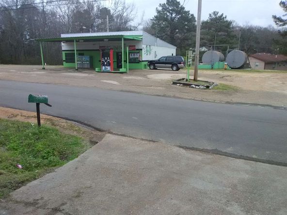 2011 Monticello St, Hazlehurst, MS 39083